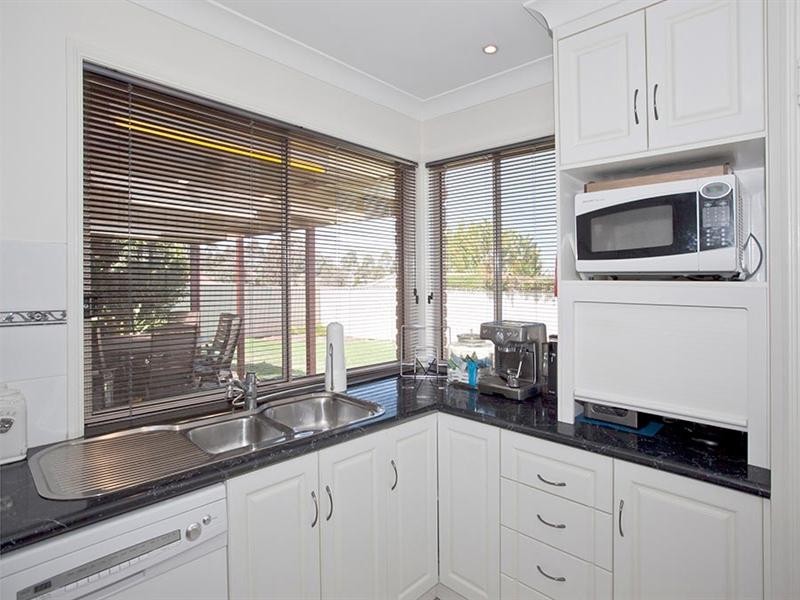 34 Nash Drive, Glenvale QLD 4350