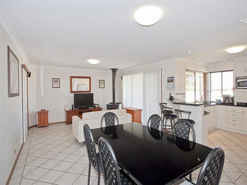 34 Nash Drive, Glenvale QLD 4350