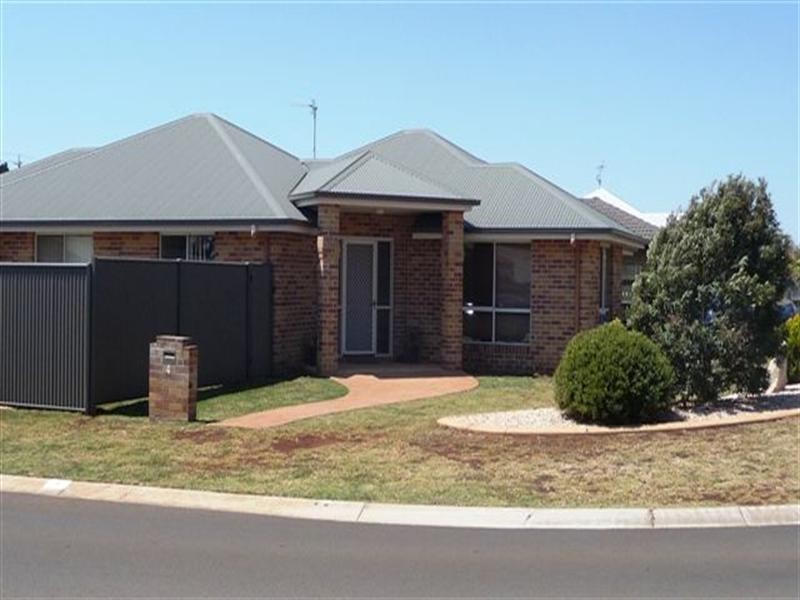 4 Menzies Street, Middle Ridge QLD 4350