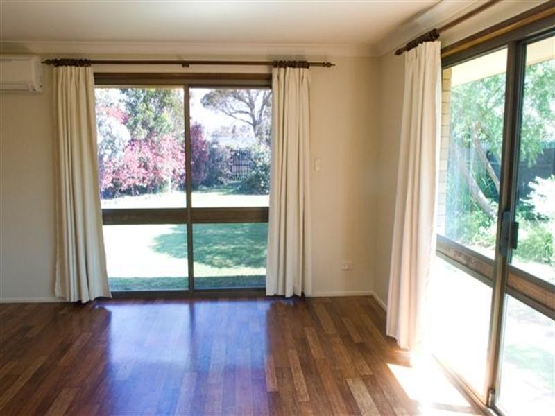 1 Jasmine Court, Centenary Heights QLD 4350