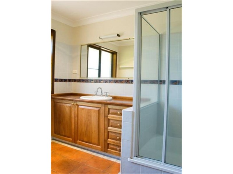 1 Jasmine Court, Centenary Heights QLD 4350