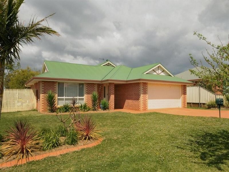 18 Buckle Court, Middle Ridge QLD 4350