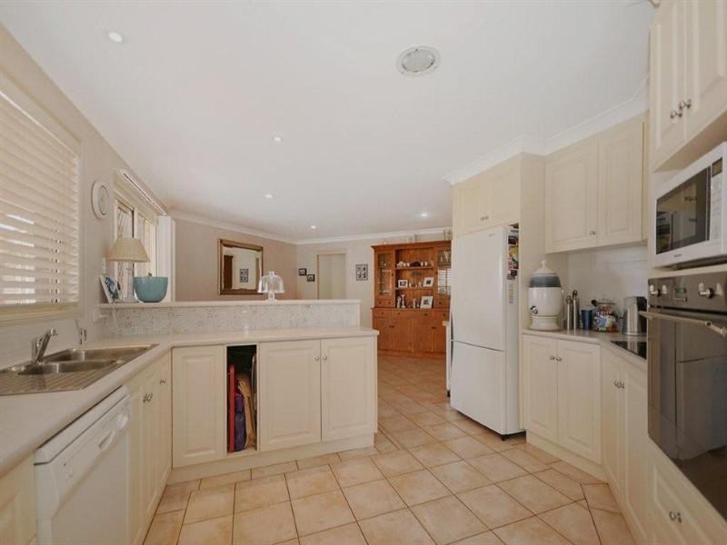 18 Buckle Court, Middle Ridge QLD 4350