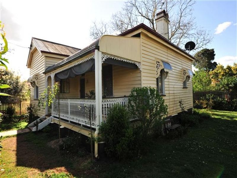 1 Frederick Street, East Toowoomba QLD 4350