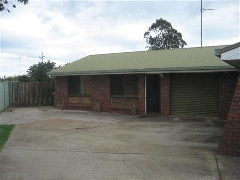 2/11 Camellia Court, Darling Heights QLD 4350