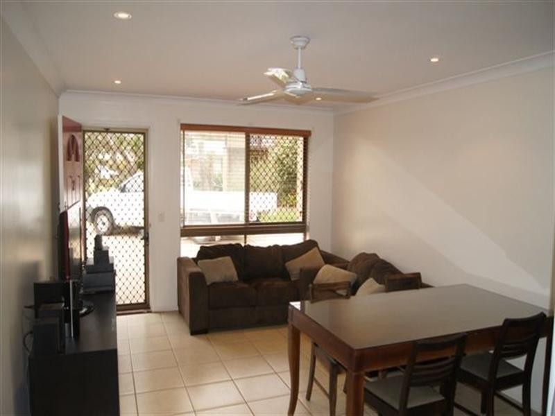 2/11 Camellia Court, Darling Heights QLD 4350