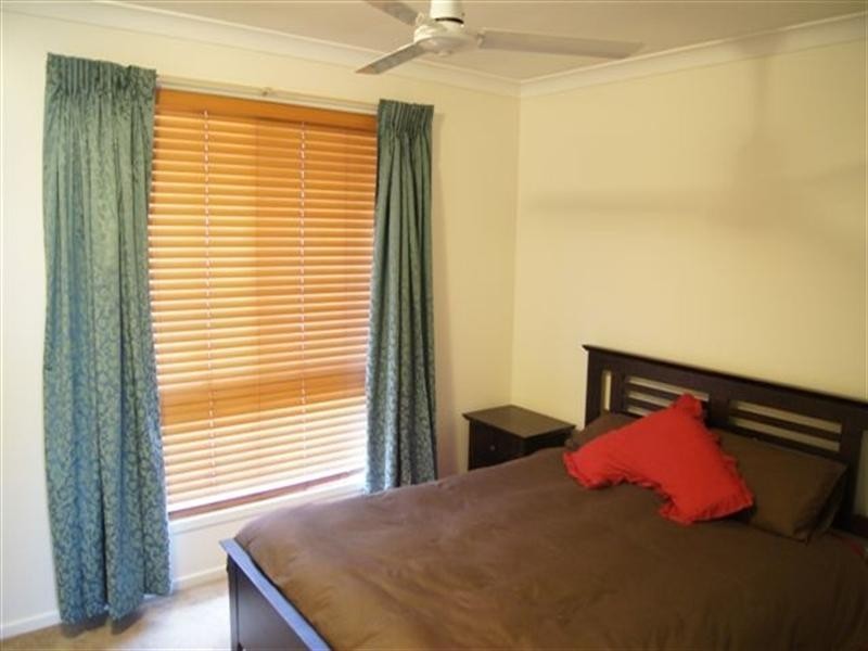 2/11 Camellia Court, Darling Heights QLD 4350
