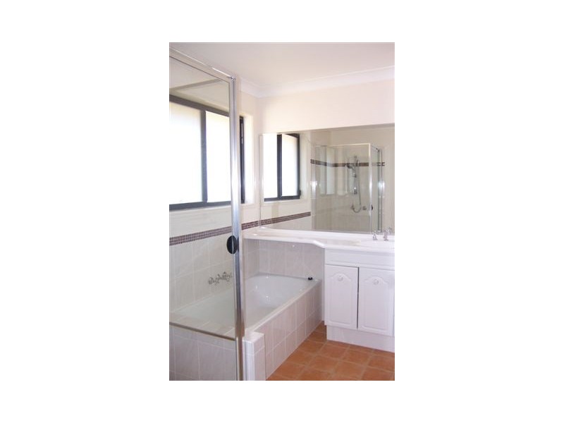 7 Barton Street, Middle Ridge QLD 4350