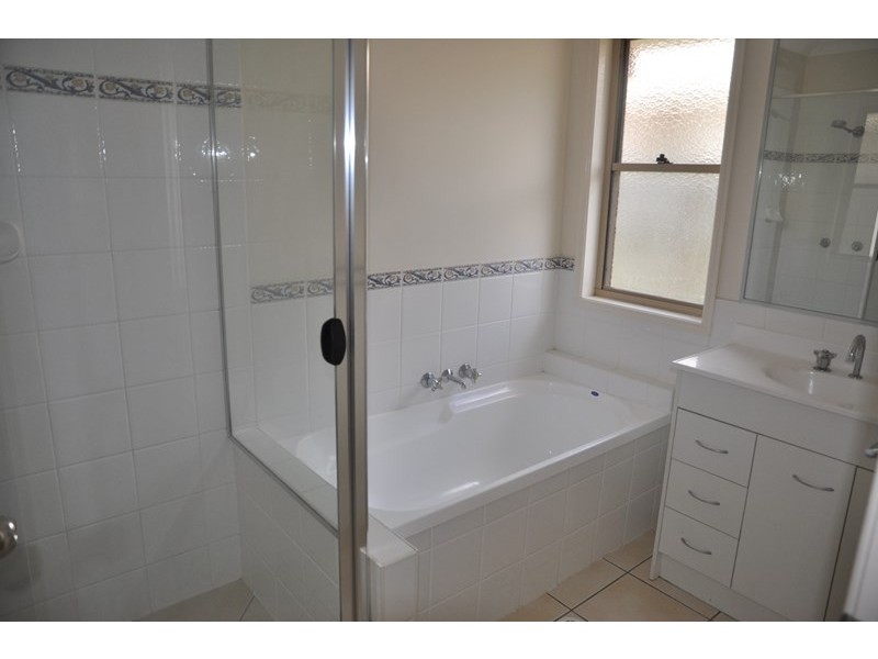 24 Wareena Crescent, Glenvale QLD 4350