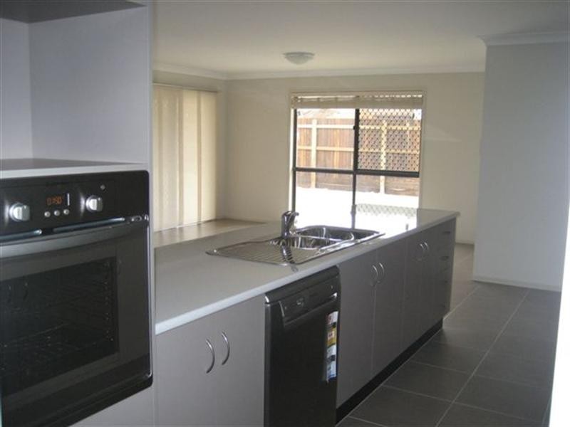 73 Whitman Street, Westbrook QLD 4350