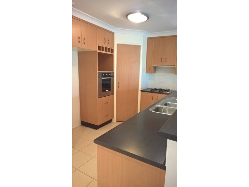 2/22 Sambar Court, Kearneys Spring QLD 4350