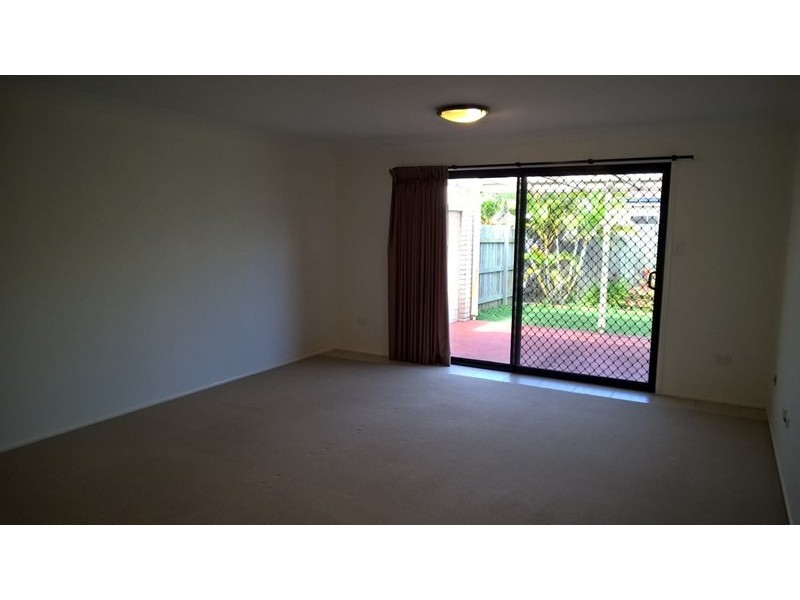 2/22 Sambar Court, Kearneys Spring QLD 4350
