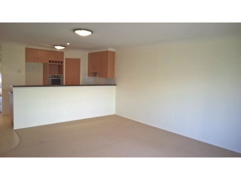 2/22 Sambar Court, Kearneys Spring QLD 4350