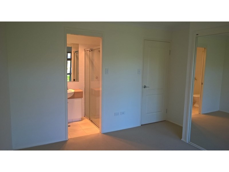 2/22 Sambar Court, Kearneys Spring QLD 4350