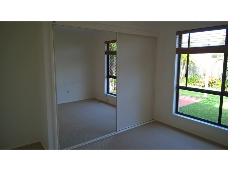 2/22 Sambar Court, Kearneys Spring QLD 4350