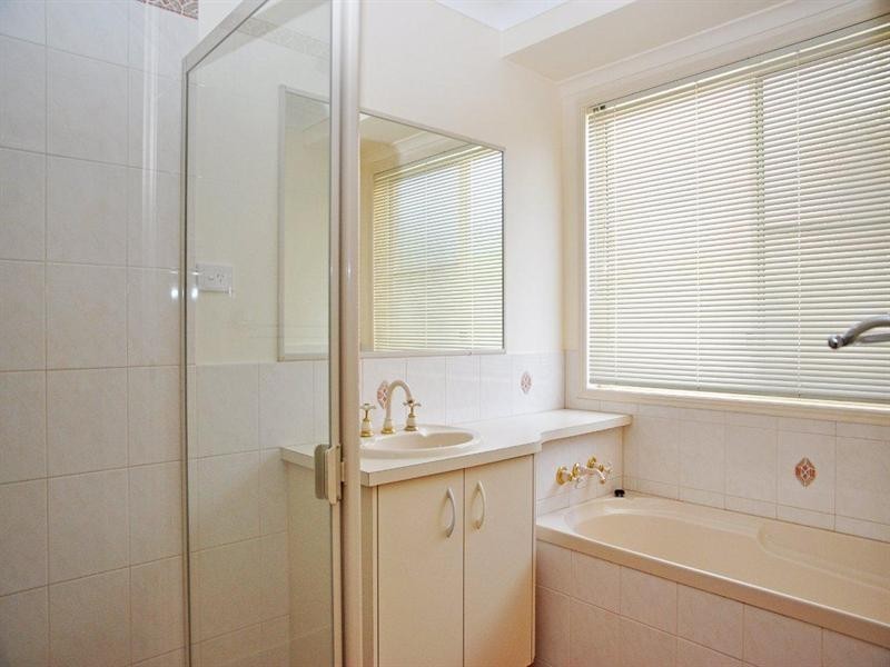 9 La Vista Court, Middle Ridge QLD 4350