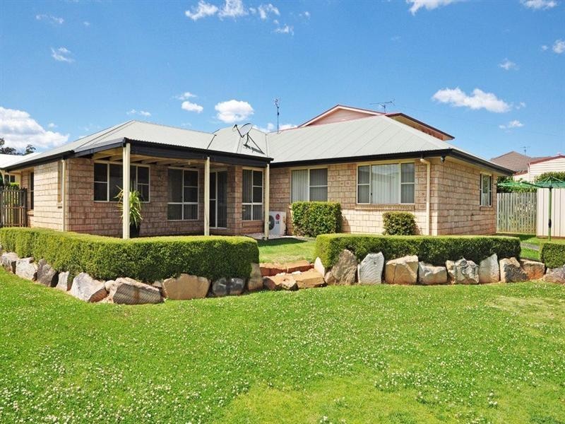 9 La Vista Court, Middle Ridge QLD 4350