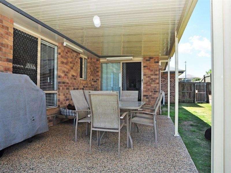 18 Currawong Drive, Highfields QLD 4352