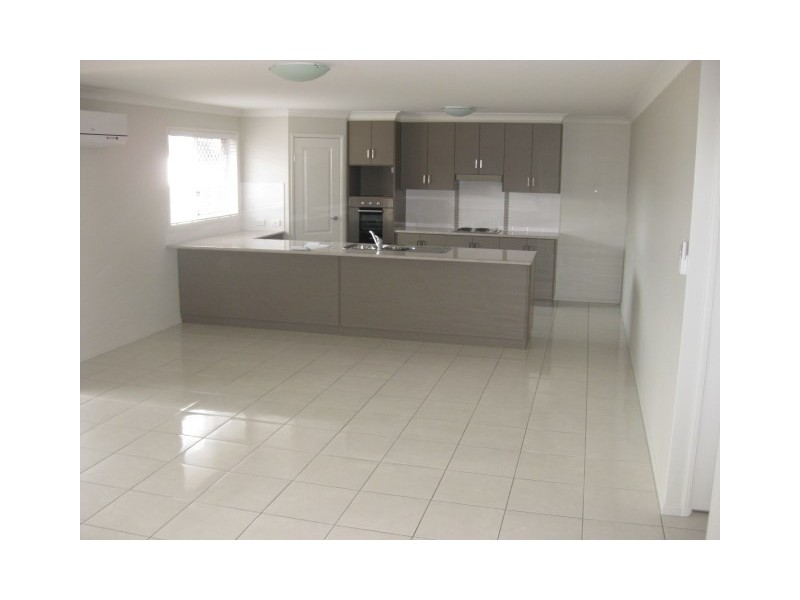 7 Latham Court, Wilsonton Heights QLD 4350