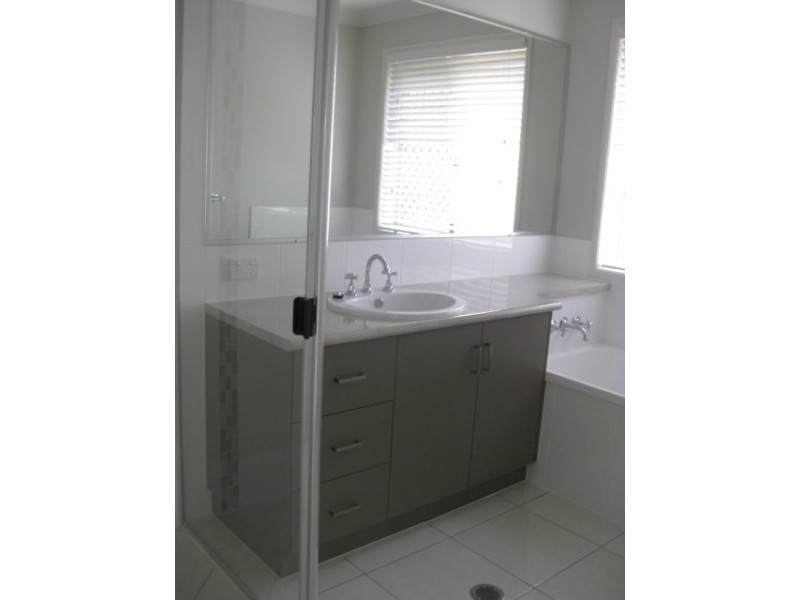 7 Latham Court, Wilsonton Heights QLD 4350