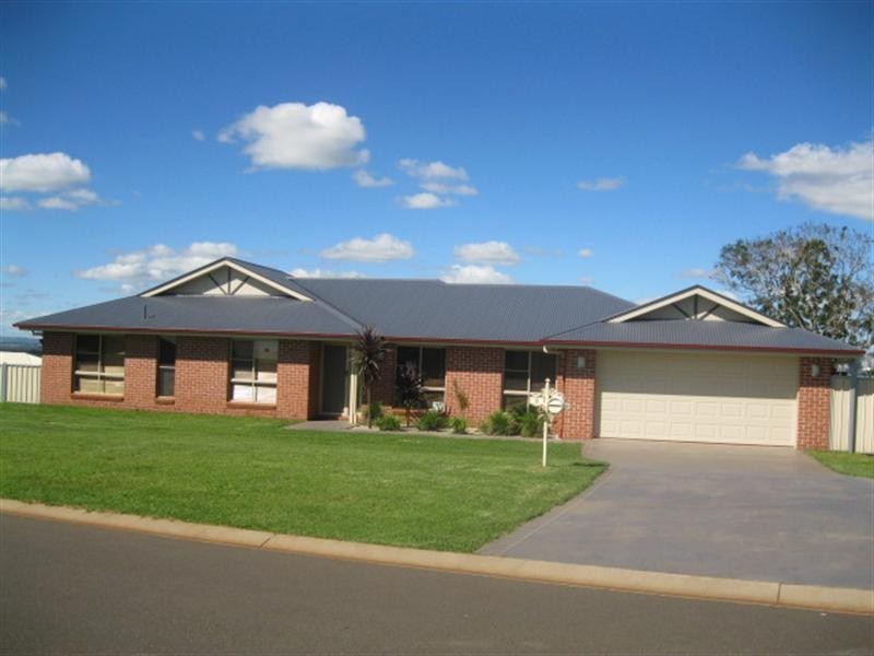 2 Clara Street, Highfields QLD 4352