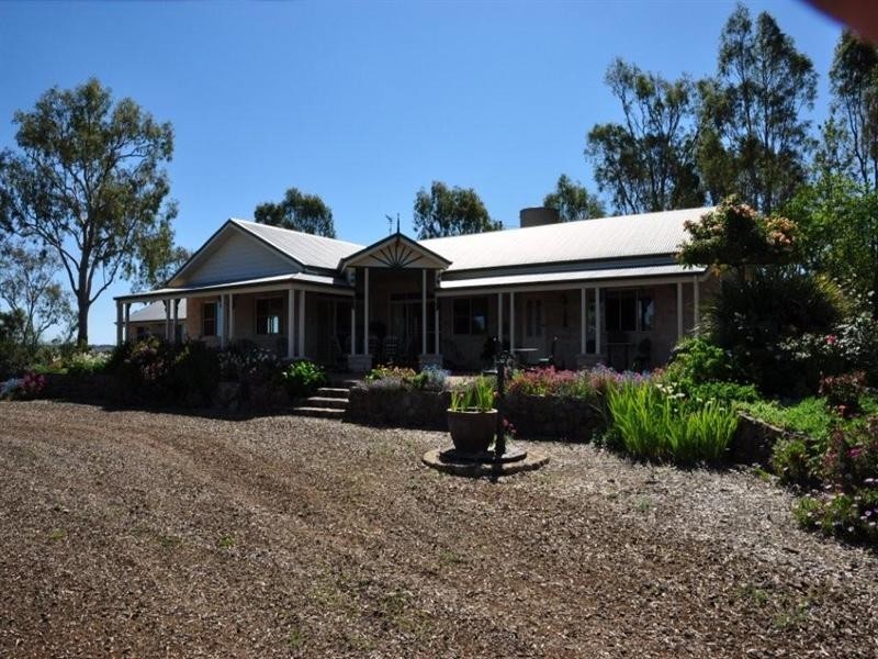 145 Henningsen Road Oakey Via Toowoomba, Oakey QLD 4401
