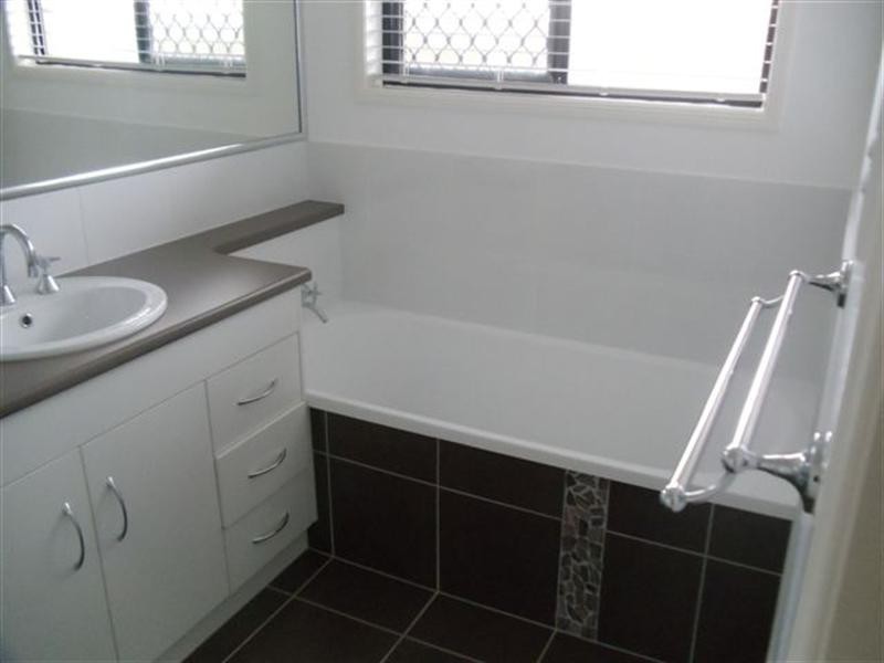 15 Highgrove Drive, Highfields QLD 4352