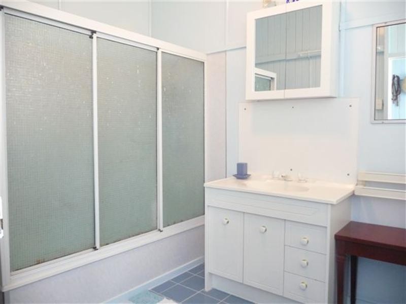 2 Kate Court, Withcott QLD 4352