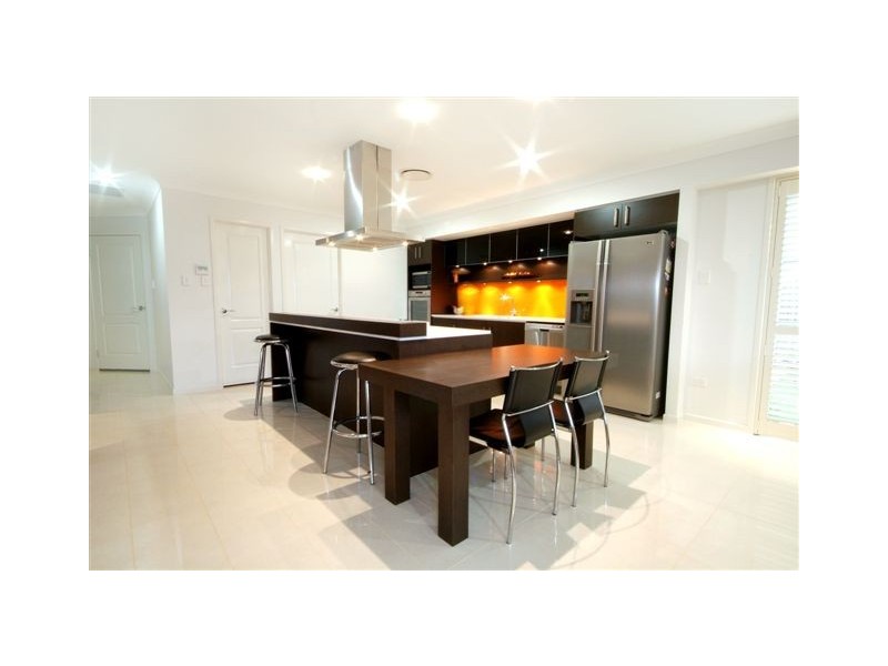 28 Saba Court, Middle Ridge QLD 4350