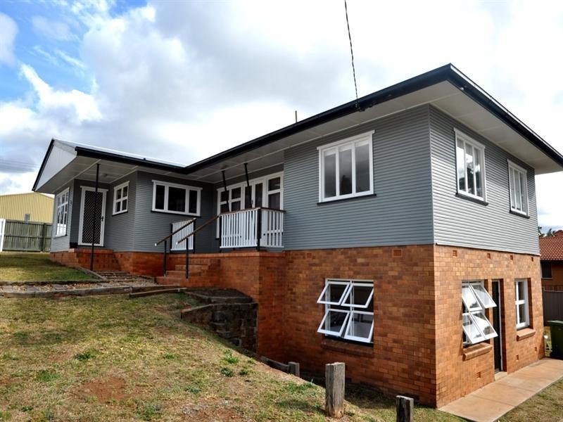 73 Stuart Street, Mount Lofty QLD 4350