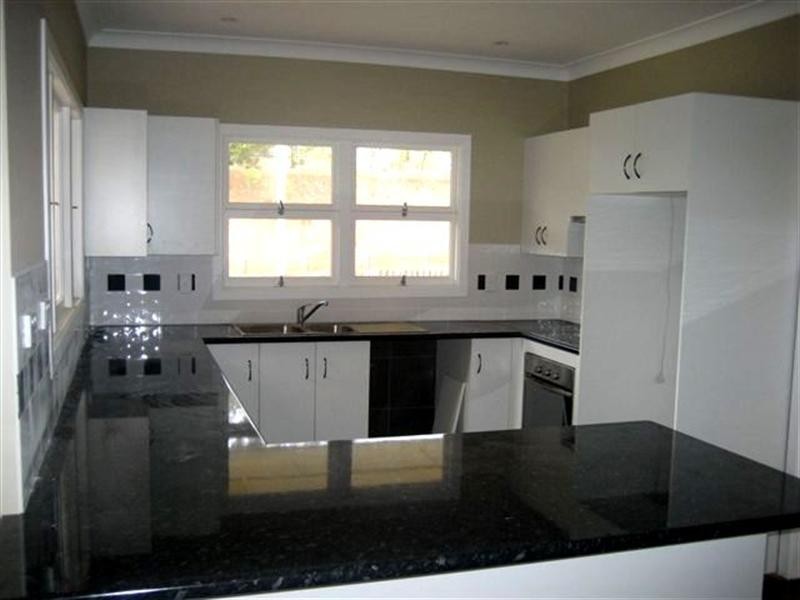 73 Stuart Street, Mount Lofty QLD 4350