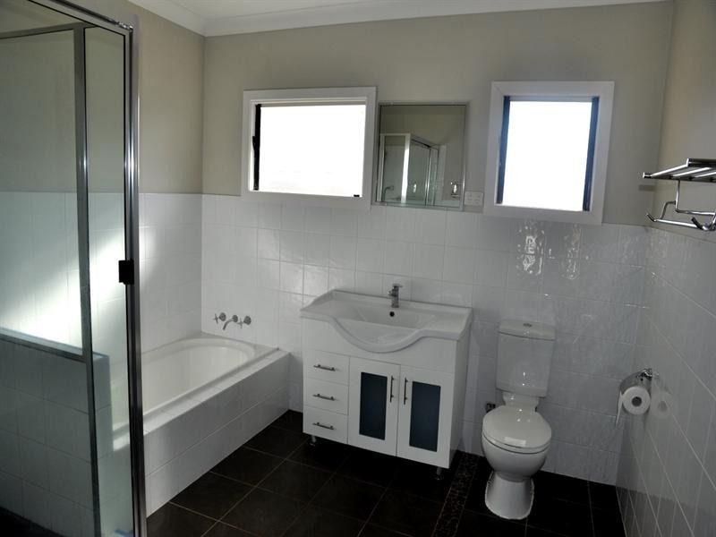 73 Stuart Street, Mount Lofty QLD 4350