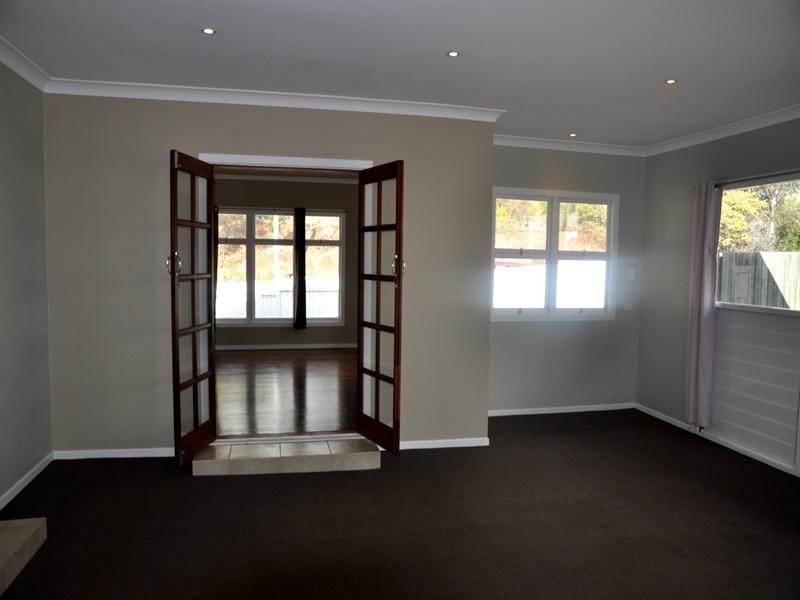 73 Stuart Street, Mount Lofty QLD 4350