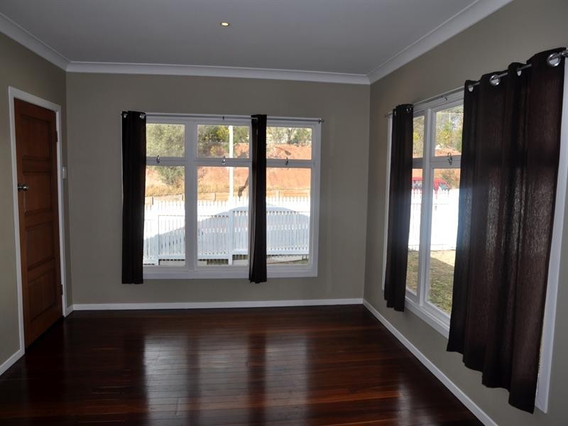 73 Stuart Street, Mount Lofty QLD 4350