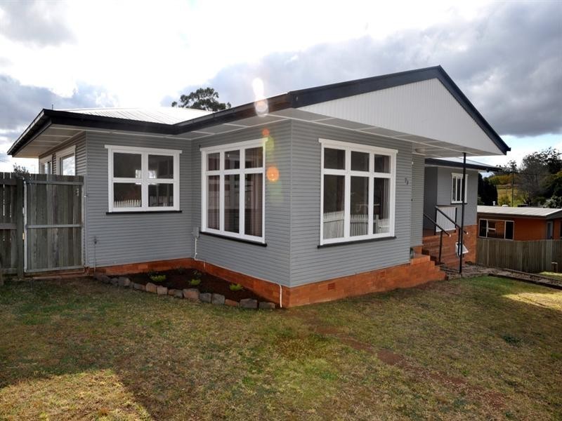 73 Stuart Street, Mount Lofty QLD 4350