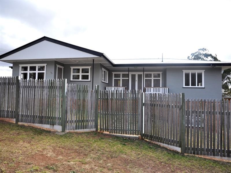 73 Stuart Street, Mount Lofty QLD 4350