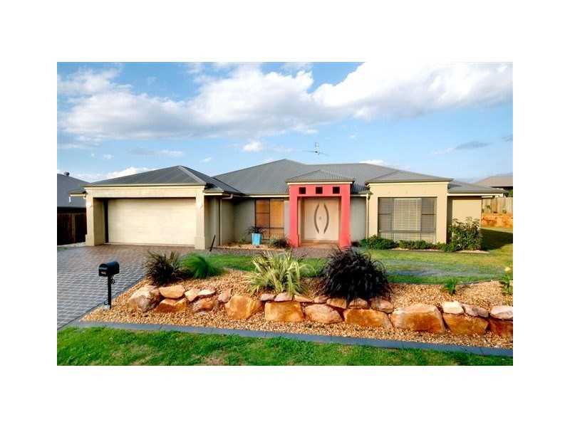 8 Currawong Drive, Highfields QLD 4352