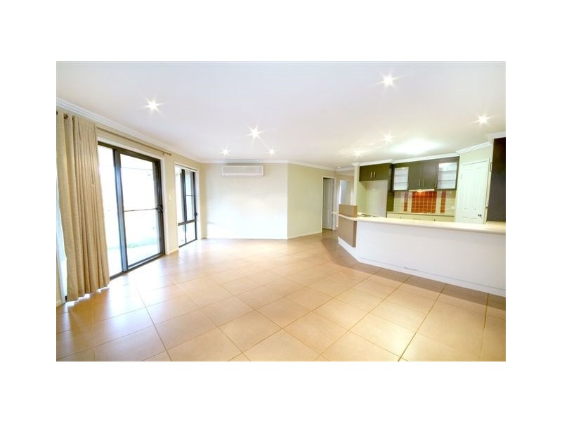 8 Currawong Drive, Highfields QLD 4352