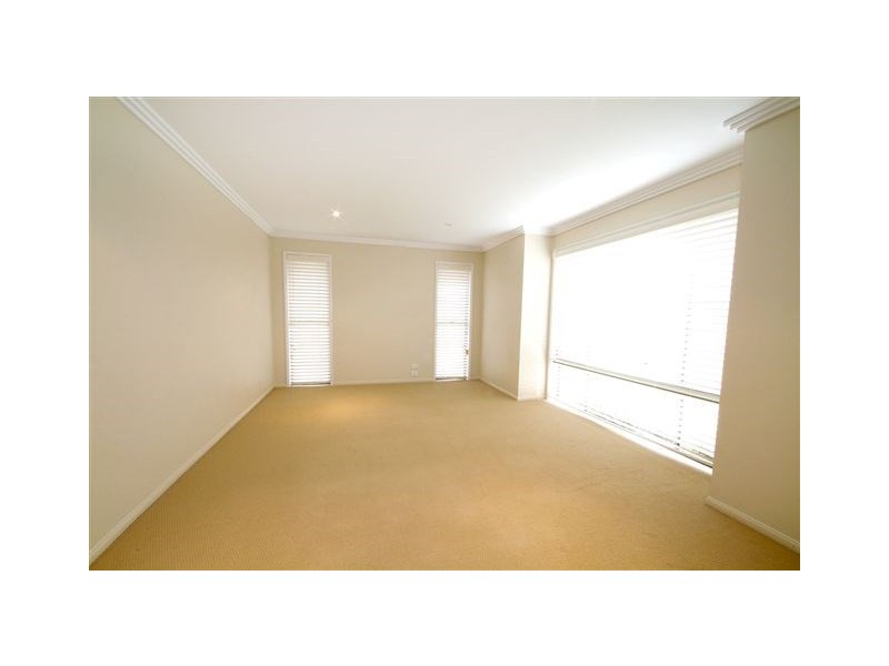 8 Currawong Drive, Highfields QLD 4352