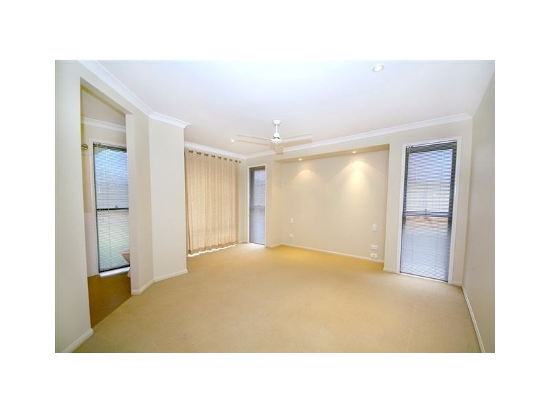 8 Currawong Drive, Highfields QLD 4352