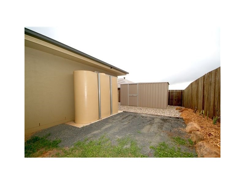 8 Currawong Drive, Highfields QLD 4352