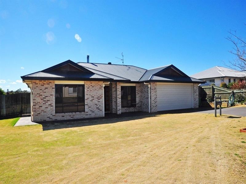 2 Nioka Drive, Highfields QLD 4352