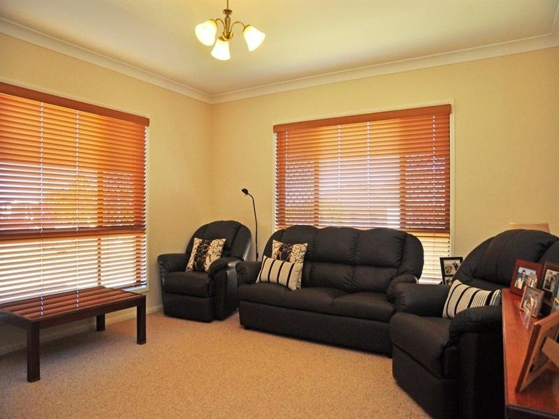 2 Nioka Drive, Highfields QLD 4352