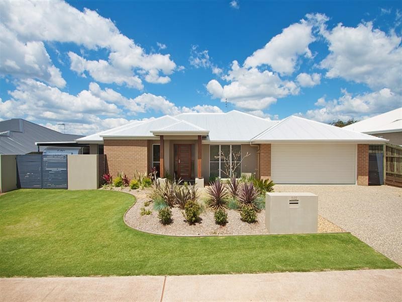 322 Ramsay Street, Middle Ridge QLD 4350