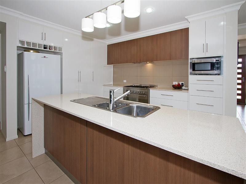 322 Ramsay Street, Middle Ridge QLD 4350