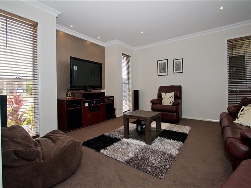 322 Ramsay Street, Middle Ridge QLD 4350