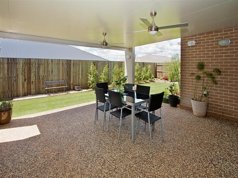 322 Ramsay Street, Middle Ridge QLD 4350