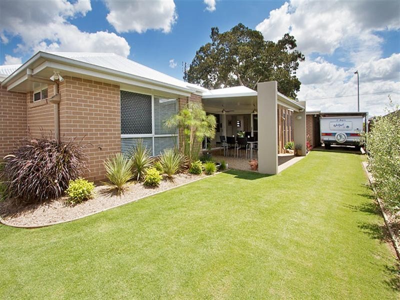 322 Ramsay Street, Middle Ridge QLD 4350