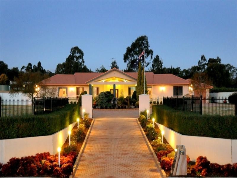 6 Harvey Road, Glenvale QLD 4350