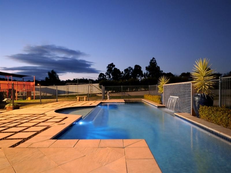 6 Harvey Road, Glenvale QLD 4350